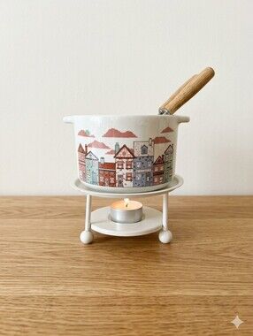 Vintage Fondue Set – Pastel House Design with Wooden-Handled Forks
